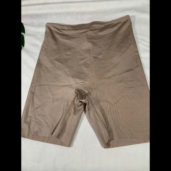 NEW Spanx‎ Slimplicity Mid-Thigh Shaper Sandcastle - Picture 3 of 9